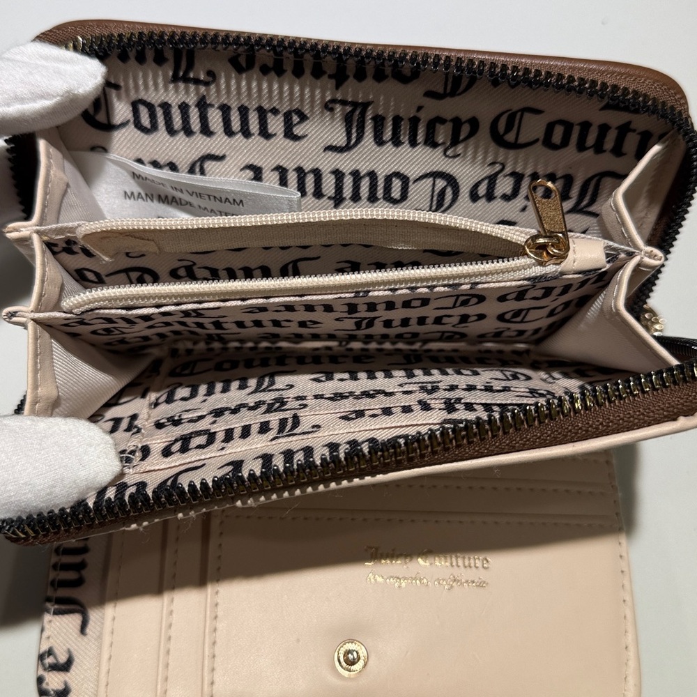JUICY COUTURE Zip top Wallet, Brown/Pink Emblem - Picture 4 of 9